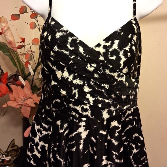 NWT Simon Chang Women’s Spaghetti Strap Stretchy Pleated Lined Midi Dress Size 8 - Picture 8 of 13